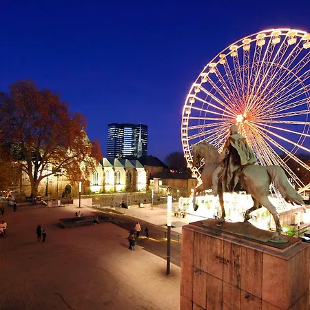 Modern Und Ruhig, Mit Garage & Ps4, Nahe Messe, Rue Und Uniklinik, Voll Ausgestattete Kueche, Bad Mit Dusche Und Badewanne *